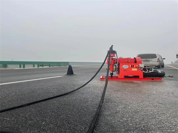 当雄马路路基路面开裂下沉注浆加固灌浆